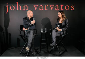 O John Varvatos και η Τόνια Σωτηροπούλου κατά τη διάρκεια του Q&A session στο attica