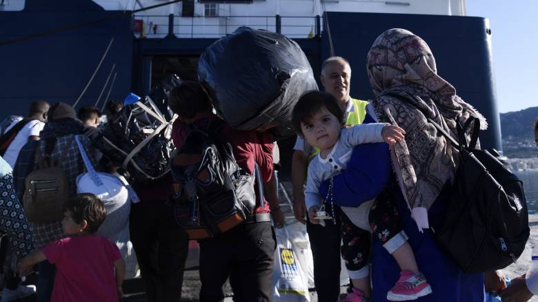 Προσφυγικό: Στο λιμάνι του Πειραιά μετανάστες από Μυτιλήνη, Χίο, Κω & Ρόδο