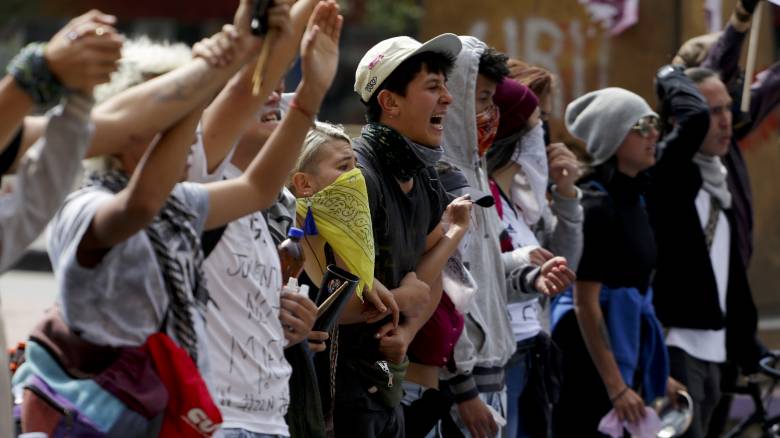 Νέες διαδηλώσεις στην Κολομβία: Ένας έφηβος σοβαρά τραυματίας – Σε διάλογο καλεί ο Ντούκε