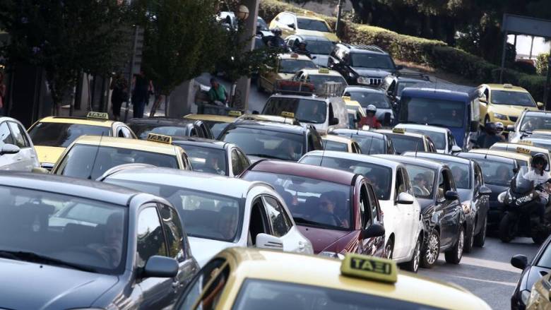 Κυκλοφοριακό κομφούζιο στους δρόμους - Πού εντοπίζονται τα μεγαλύτερα προβλήματα