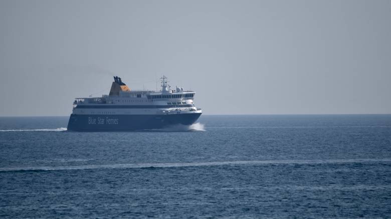 Στο λιμάνι της Νάξου κατέπλευσε το «Βlue Sar Naxos» μετά την εισροή υδάτων