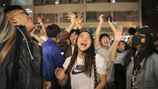 Χονγκ Κονγκ: Συντριπτική νίκη του κινήματος υπέρ της δημοκρατίας στις εκλογές - δημοψήφισμα