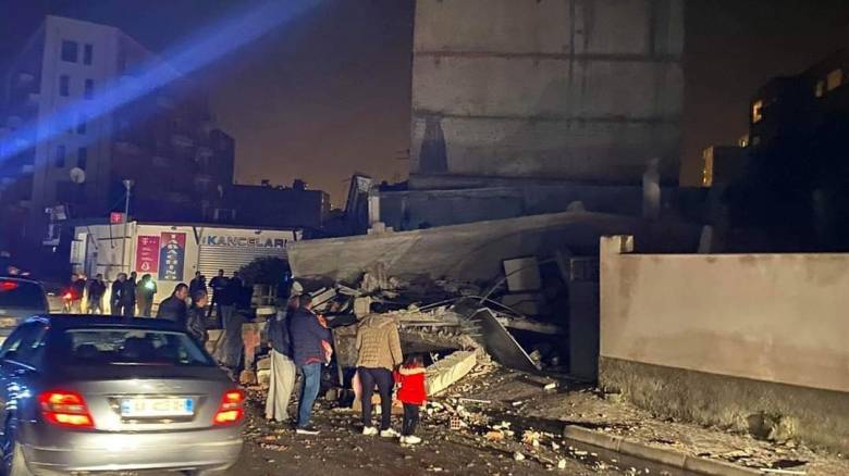 Σεισμός στην Αλβανία: Νεκροί, τραυματίες και μεγάλες υλικές ζημιές μετά τον σεισμό των 6,4 Ρίχτερ