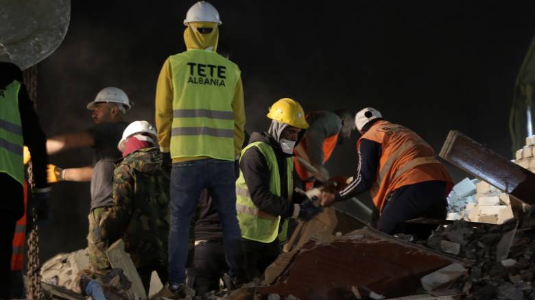 Σεισμός στην Αλβανία: 30χρονη ανασύρθηκε ζωντανή μετά από 14 ώρες – Νεκρό το παιδί της