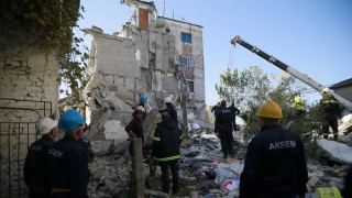 Σεισμός Αλβανία: Καρέ - καρέ η διάσωση 24χρονου από την ΕΜΑΚ