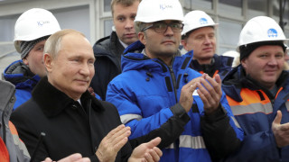 Ρωσία: Ο Πούτιν εγκαινίασε τον αυτοκινητόδρομο Μόσχας - Αγίας Πετρούπολης