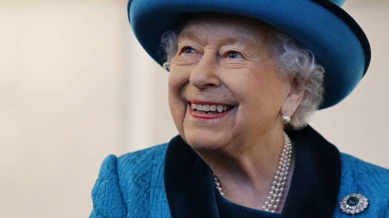 Τέλος εποχής; Βρετανικά δημοσιεύματα θέλουν τη βασίλισσα Ελισάβετ να αποσύρεται του θρόνου