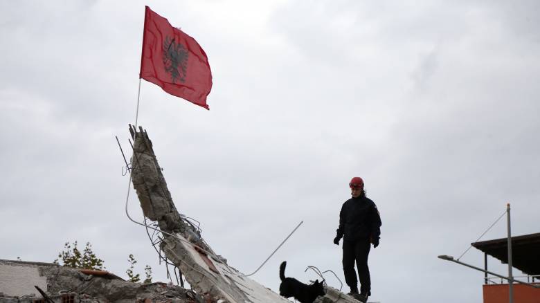 Σεισμός Αλβανία: Οικογενειακές τραγωδίες κάτω από τα χαλάσματα