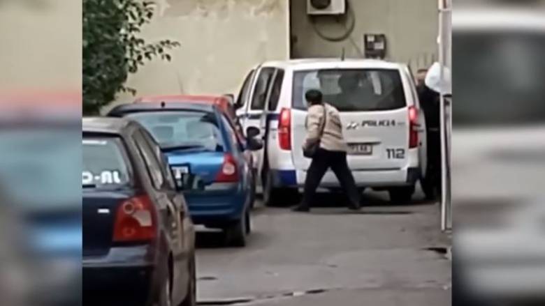 Βίντεο - ντοκουμέντο: Διοικητής αστυνομίας έκλεψε τρόφιμα για τους σεισμόπληκτους στην Αλβανία