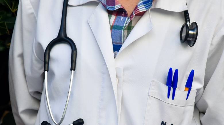 «Ξεπάγωσαν» οι διορισμοί 175 γιατρών στα Επείγοντα – Αλλάζουν οι εφημερίες των νοσοκομείων