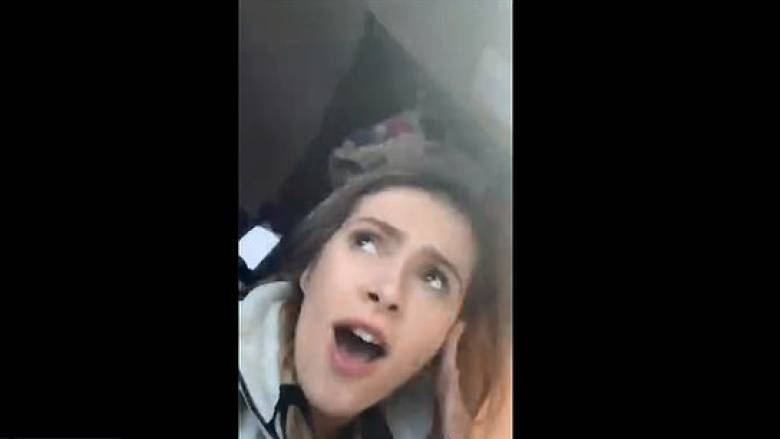 Σάλος στα social media: 16χρονη έβγαζε βίντεο ενώ ήταν εγκλωβισμένη στο αυτοκίνητο