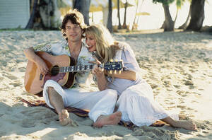 1983, Μπαρμπέιντος. Ο Μικ Τζάγκερ και η έγγυος φίλη του, Τζέρι Χολ, σε μια παραλία στα νησιά Μπαρμπέιντος.