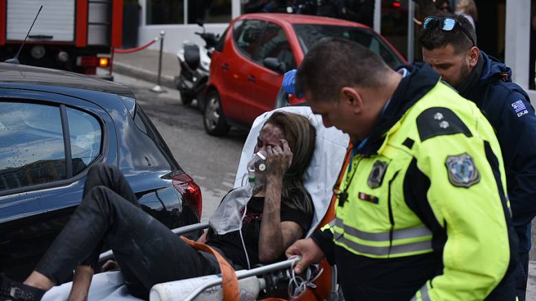Φωτιά σε ξενοδοχείο στη Συγγρού: Στο νοσοκομείο τρία άτομα με σοβαρά αναπνευστικά προβλήματα