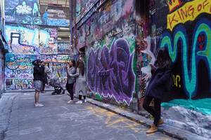 Hosier Lane, Μελβούρνη. Ένα πέρασμα καλυμμένο από γκράφιτι, είναι το κέντρο της τέχνης του δρόμου της πόλης.
