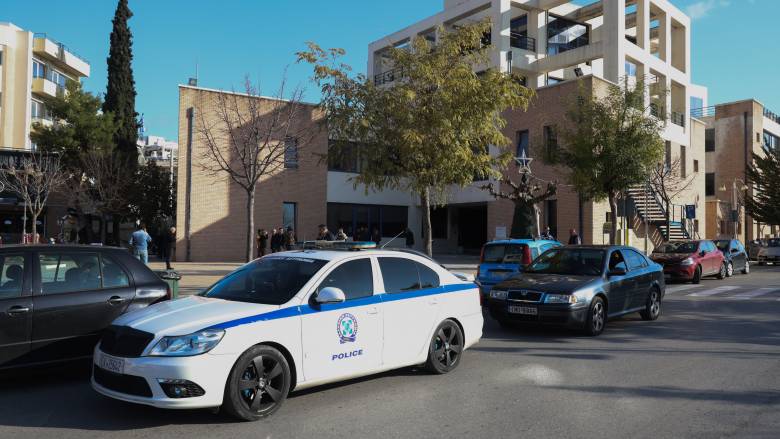 Ληστεία στο δημαρχείο Αχαρνών: Ανθρωποκυνηγητό για τη σύλληψή τους - Βρέθηκε το αυτοκίνητό τους