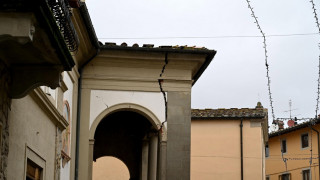 «Στιγμές μεγάλου τρόμου»: Ρωγμές σε κτήρια και κλειστά σχολεία μετά το σεισμό στην Ιταλία