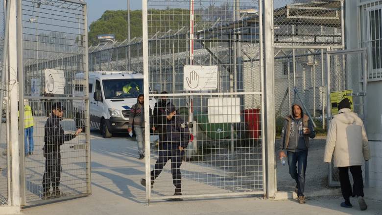 Κάρτες εισόδου–εξόδου και ωράριο: Έρχονται κανόνες λειτουργίας στα κέντρα προσφύγων