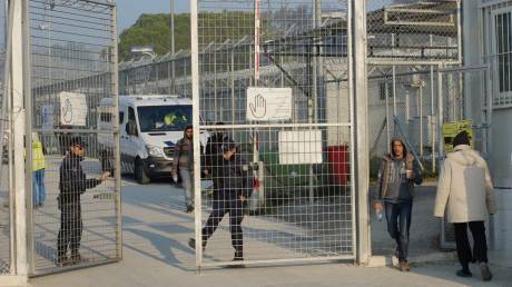 Κάρτες εισόδου–εξόδου και ωράριο: Έρχονται κανόνες λειτουργίας στα κέντρα προσφύγων