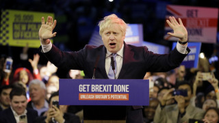 Εκλογές Βρετανία: Ο Μπόρις Τζόνσον προτρέπει τους Συντηρητικούς να «γιορτάσουν» το αποτέλεσμα