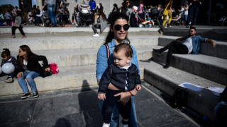 Νέα απογοητευτική έρευνα: Οι γυναίκες στην Ελλάδα κάνουν όλο και λιγότερα παιδιά