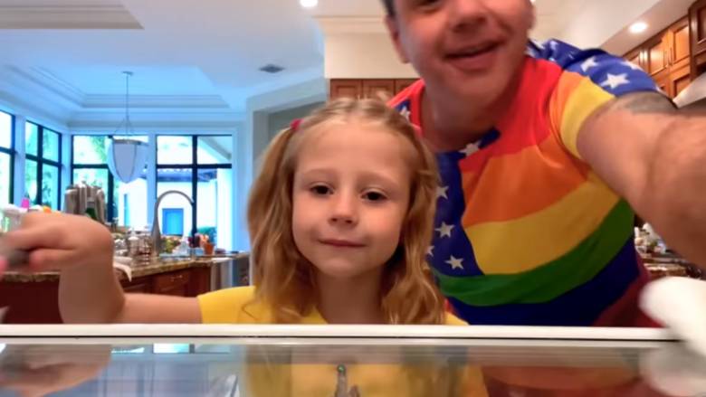 Η 5χρονη Νάστια είναι μια από τις πιο ακριβοπληρωμένες σταρ του YοuTube