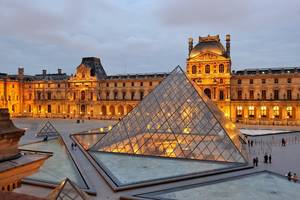 Musée du Louvre, Παρίσι - Ακόμη ένα πασίγνωστο μουσείο στον κόσμο των Τεχνών, είναι το Μουσείο του Λούβρου. Ένα γυάλινο κτήριο στο σχήμα της πυραμίδας, φιλοξενεί μερικά από τα πιο κλασικά και αγαπημένα έργα όλων των εποχών. Αγάλματα της αρχαιότητας, ιταλι