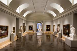 Prado Museum, Μαδρίτη - Ένα από τα δημοφιλέστερα και κορυφαία μουσεία του κόσμου, το Prado φιλοξενεί εξαιρετικά έργα Ισπανών σπουδαίων καλλιτεχνών όπως ο Velázquez, ο El Greco και ο Goya, ενώ ταυτόχρονα περιέχει και συλλογές Ολλανδών αλλά και Ιταλών ζωγρά