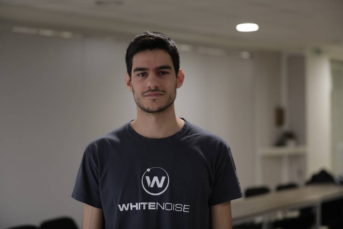 Γιώργος Ραπακούλιας, μέλος White Noise, φοιτητής στη Σχολή Μηχανολόγων Μηχανικών του ΕΜΠ  