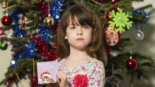 «Παρακαλούμε βοηθήστε μας»: Χριστουγεννιάτικη κάρτα με σπαρακτικό μήνυμα στα χέρια 6χρονης