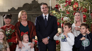 Χριστούγεννα 2019: Τα κάλαντα στους πολιτικούς, ο γρίφος για τον Πρόεδρο και το χωριό του Αβέρωφ