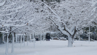 Καιρός: Νέο ψυχρό μέτωπο από την Κυριακή – Ποιες περιοχές θα «ντυθούν» στα λευκά