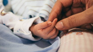 Επίδομα γέννας: Ποιοι οι δικαιούχοι - Τι να γνωρίζετε για τις αιτήσεις