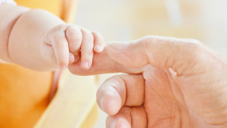 Επίδομα γέννας: Ποιοι είναι οι δικαιούχοι - Τι πρέπει να γνωρίζετε για τις αιτήσεις