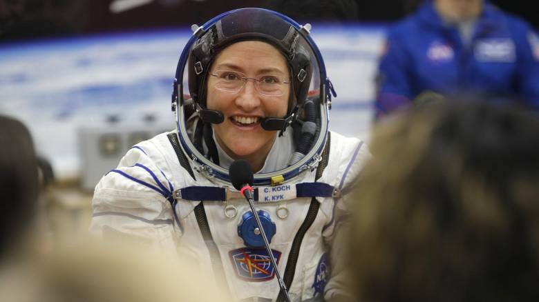 Πήγε για να μείνει: Η αστροναύτης Κριστίνα Κόχ έσπασε το ρεκόρ παραμονής στο διάστημα