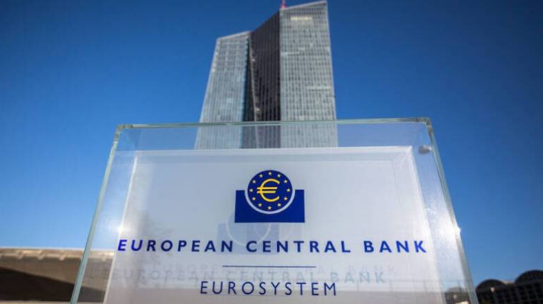 Η ΕΚΤ αποφάσισε να επανεξετάσει τη στρατηγική της νομισματικής της πολιτικής