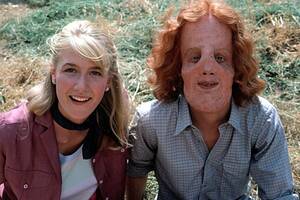 Η Λόρα Ντερν με τον Έρικ Στολτζ στο Mask (1985)