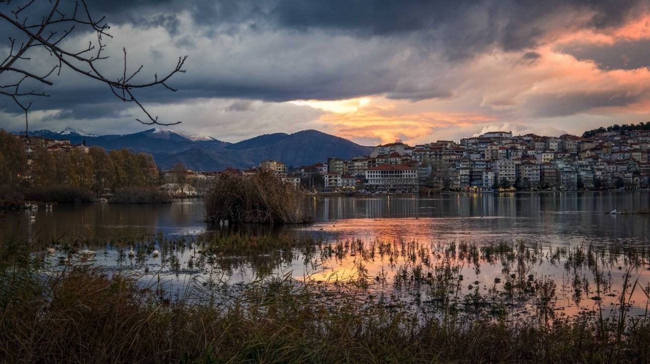 Η πιο ατμοσφαιρική λίμνη της Ελλάδας είναι στην Καστοριά - CNN.gr