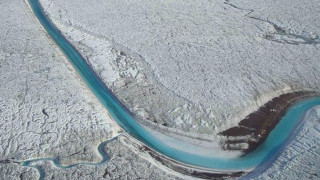 Οι επιστήμονες μόλις ανακάλυψαν μια ακόμη σημαντική αιτία για το λιώσιμο των πάγων στη Γροιλανδία