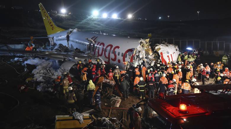 Κωνσταντινούπολη: Ένας νεκρός, δεκάδες τραυματίες από τo αεροπορικό δυστύχημα