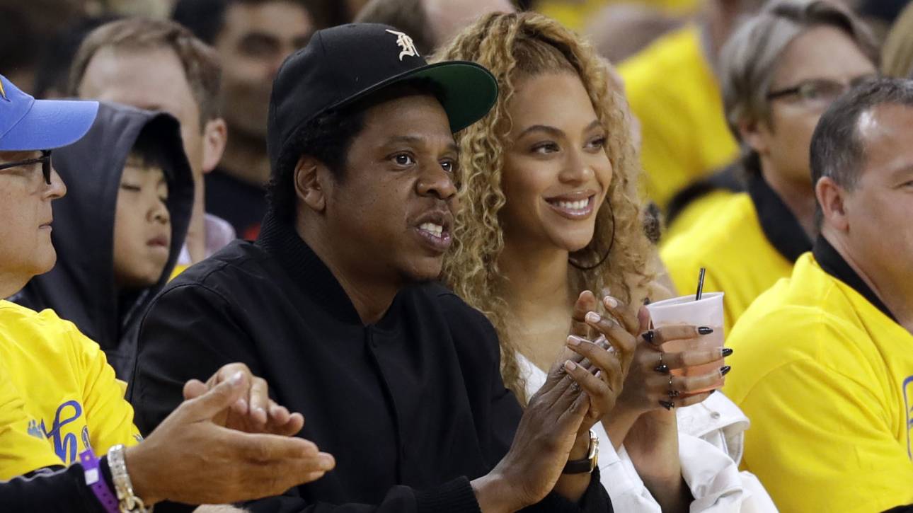 Super Bowl: Γιατί δεν σηκώθηκαν στον εθνικό ύμνο ο Jay-Z και η Beyonce - Ο ράπερ εξηγεί