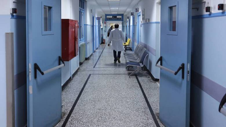 Βόλος: 50χρονος έπεσε από τον 2ο όροφο του Γενικού Νοσοκομείου