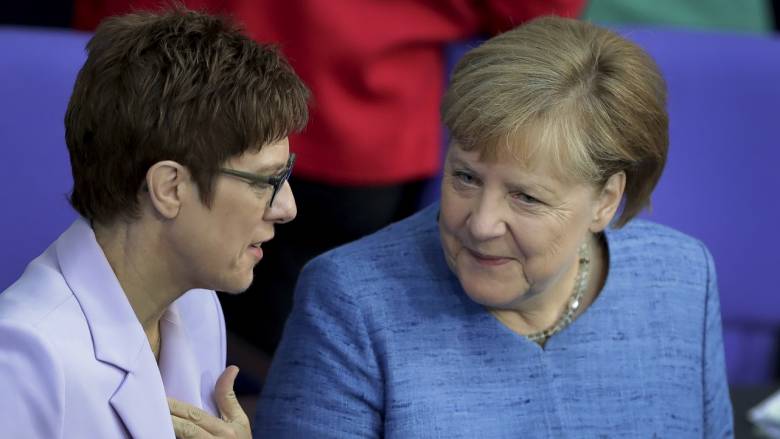Γερμανία: Δεν θα είναι υποψήφια για την καγκελαρία η εκλεκτή της Μέρκελ