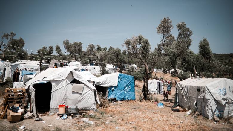 Νέα κέντρα προσφύγων: Ομάδες περιφρούρησης και προσφυγές κατά της επίταξης εκτάσεων