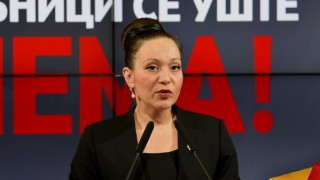 Προς αποπομπή η υπουργός για την πινακίδα «Δημοκρατία Μακεδονίας»