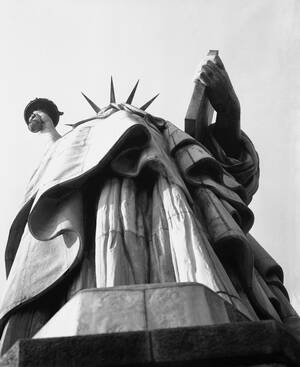 15 Φεβρουαρίου 1934. Μια μάλλον ασυνήθιστη λήψη του αγάλματος της ελευθερίας στη Νέα Υόρκη.