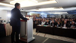 Οριακά πέρασε η πρόταση Τσίπρα για τα διαδικτυακά μέλη