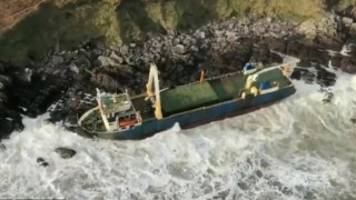 Πλοίο «φάντασμα» ξεβράστηκε στην Ιρλανδία