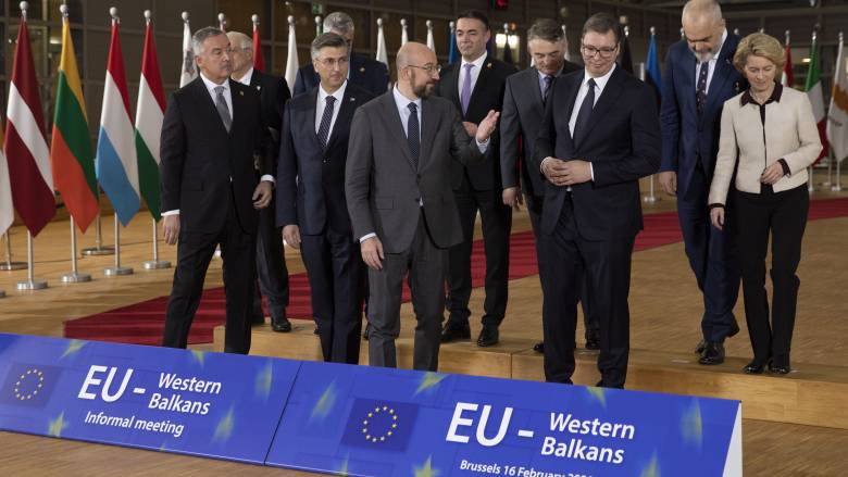 Επίτροπος ΕΕ: Βόρεια Μακεδονία και Αλβανία θα φέρουν σε πέρας τις μεταρρυθμίσεις