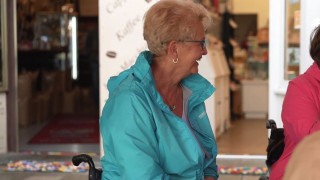 Ρίτα Έμπελ: Η γιαγιά που κατασκευάζει ράμπες για ανάπηρους με… Lego