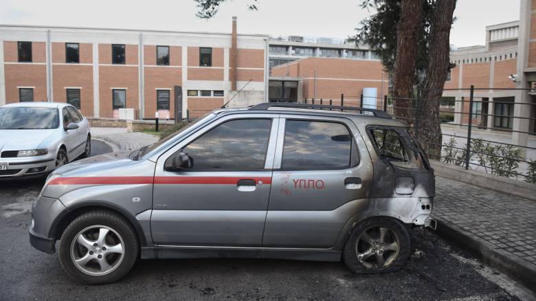 Θεσσαλονίκη: Εμπρηστική επίθεση σε αυτοκίνητα του υπ. Πολιτισμού